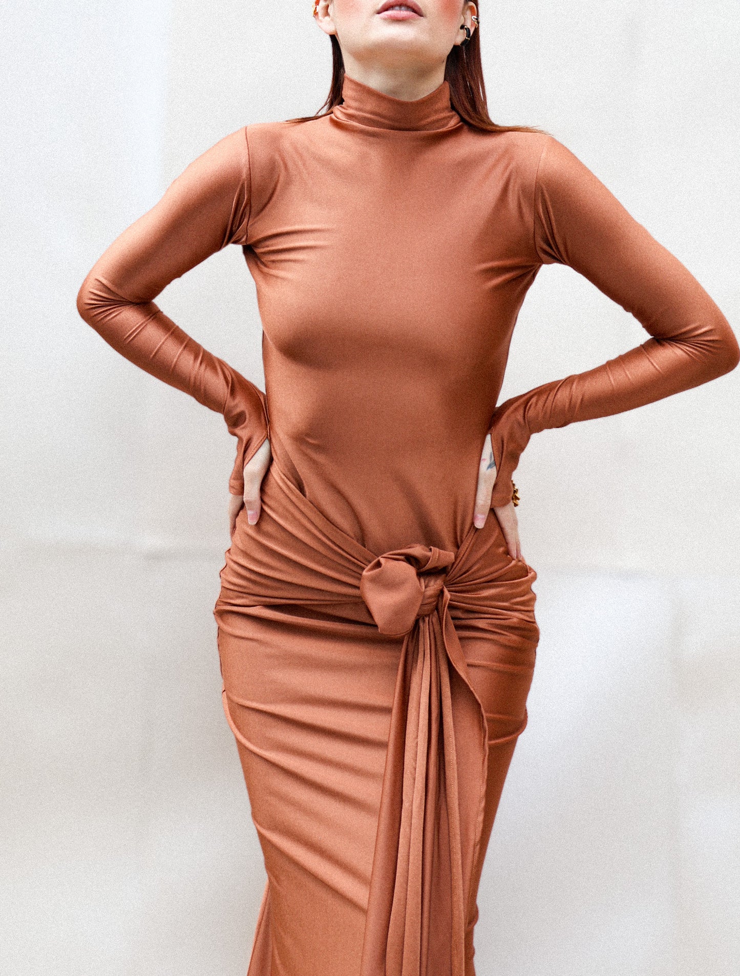 vestido ocre